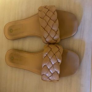 Tan /CreamSlides